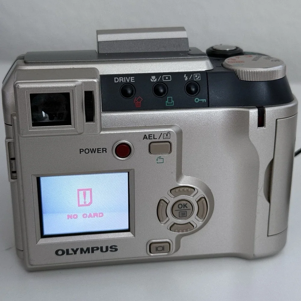 Olympus Camedia C-720 Ultra Zoom 3.0MP Digital CAMERA ONLY Silver POWERS ON